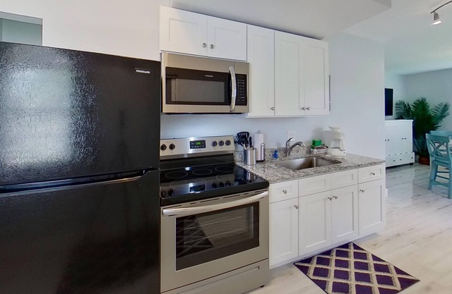 8 Person 2-Bedroom Condo with Waterview Patio - Manatee - Welcome to our newly renovated, spacious and luxurious two-bedroom condo!