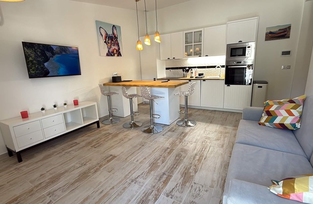 800 m from the beach, modern apartment with terrace on ground floor