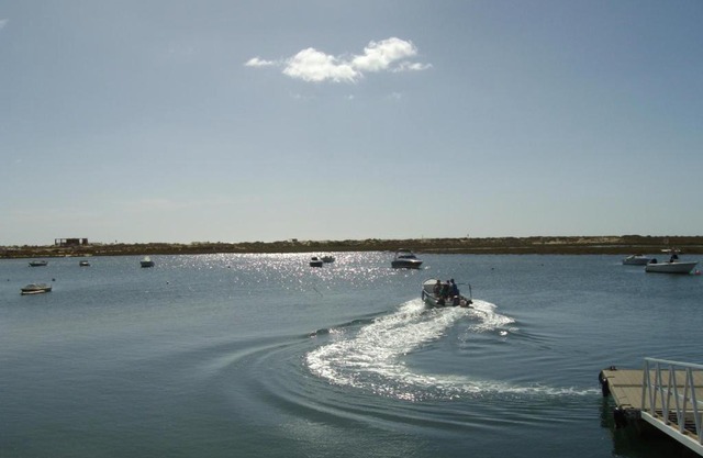 800m from the boat to Praia das Cabanas, with Pool, Terrace, Wifi and air con