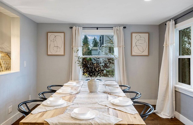 8022 entire · Huge 8b5b House @Edmonds/close to Ferry Terminal