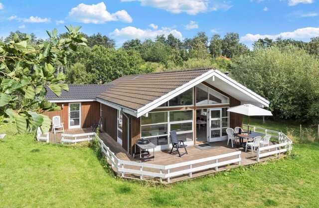 8208 Knebel - Skæsibakken 2