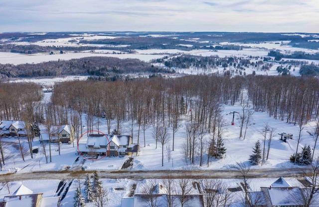 8280 The peak- Hot tub, ski in/ ski out, Pool table, Golf course, fire pit
