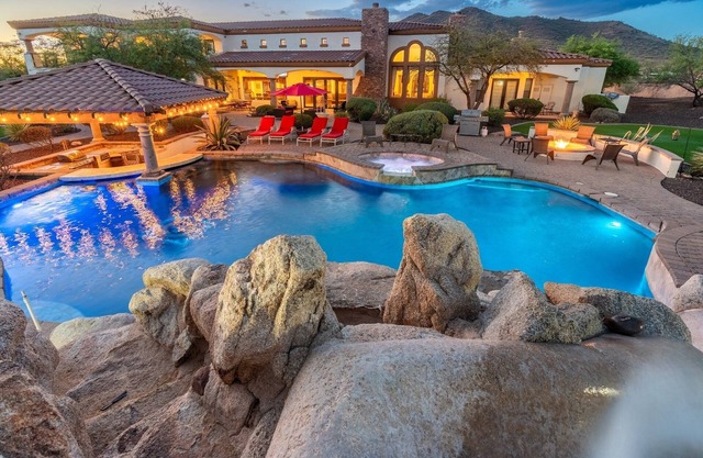 8400sf Spectacular Mansion Billard und Minigolf Scottsdale / Cave Creek (16 Betten)