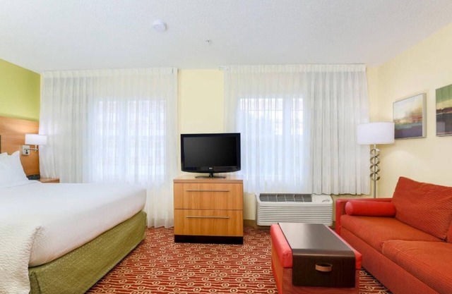 85-bedroom hotel in fantastic Houston with WiFi, fitness room, AC