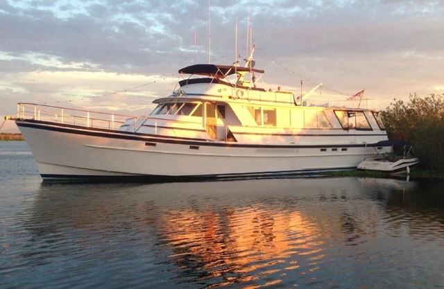 85 'Luxusyacht für 10 Personen kann zum Pier 40 in San Francisco verlegt werden