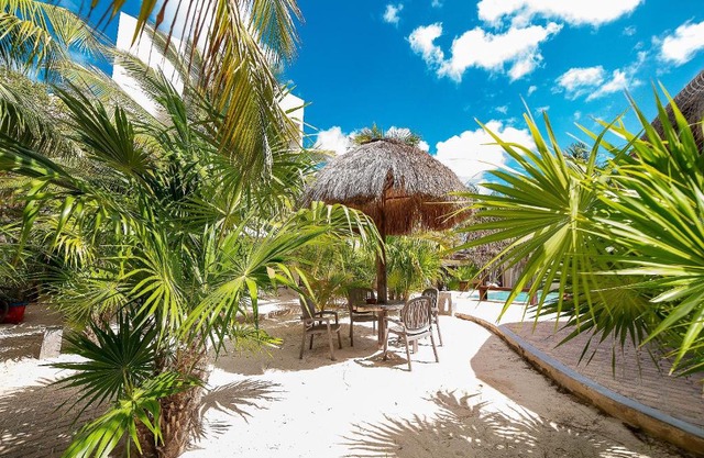 87979 Very chic 3BR Condo, tons of amenities, 1 block from Ocean