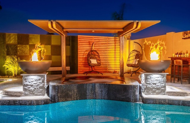 8BR/5Bath Family Friendly Mini Resort w/Heated Pool, Arcade, Billiards, & more