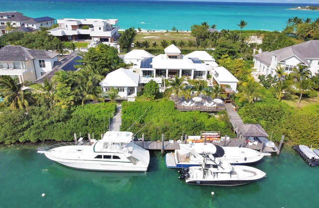 Veranera - Waterfront Home