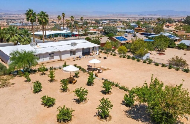 8min To Joshua Tree National Park . Spa . Firepit . Star Gaze