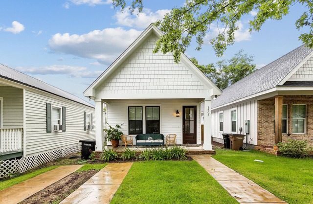 8th Ave Coastal Farmhouse Retreat