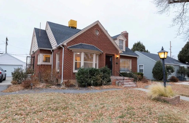 9 BEDS / SLEEPS 10+ — ICONIC SUGARHOUSE HOME