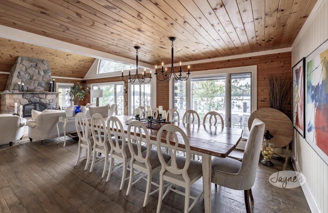 9 brdm, 5 bath cottage + Guesthouse in Lake of Bays! Sleeps 24 people!