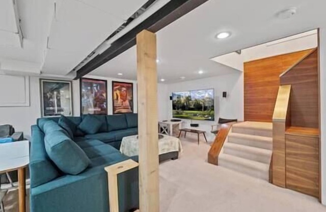 9 Guests | King Bed | Pin Ball | BBQ | Piano