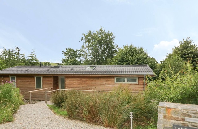 9 Lake View, LANREATH