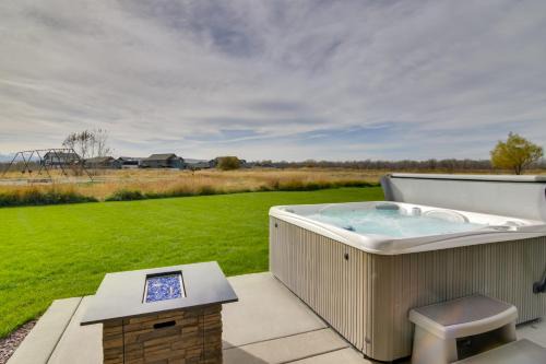 9 Mi to Downtown Bozeman Vacation Home with Hot Tub