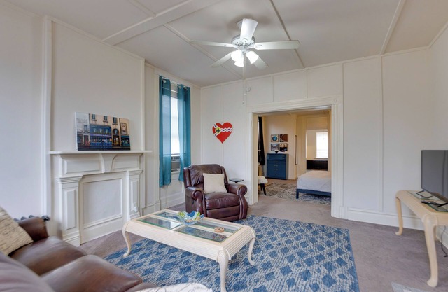 9 Mi to Downtown St Louis: Apt w/ Fire Pit Access