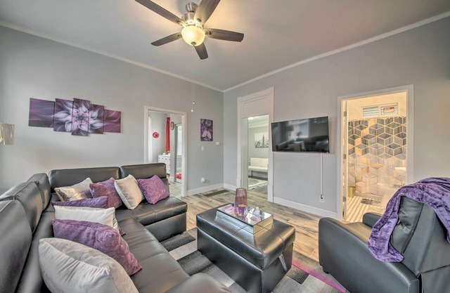 9 Mi to Dtwn: Vibrant St Louis Home!