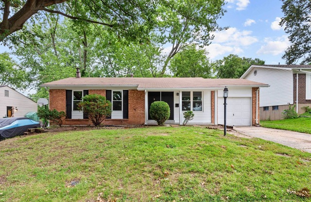 9 Mi to Forest Park: Pet-Friendly Home in St Louis