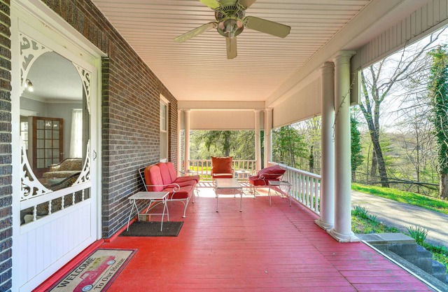 9 Mi to New River Gorge: Spacious Retreat w/ Porch