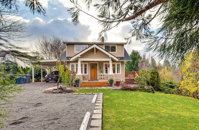 9 Mi to Tacoma: Home w/Deck in Milton!