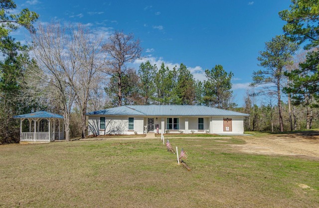 9 Mi to Water Park: Silver Creek Gem w/ Fireplace!