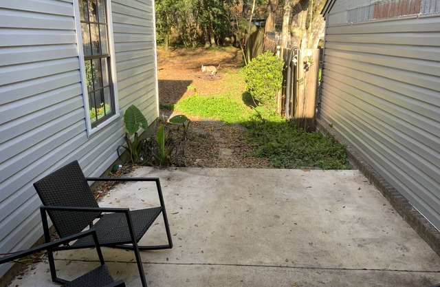 9 Miles to FAMU & 7 Miles to FSU; Convenient/Safe Neighborhood. Backyard fenced.