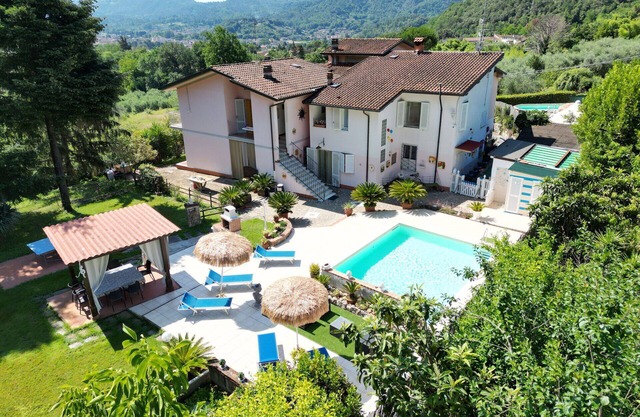 9 Personen - Privater Pool - privater Garten