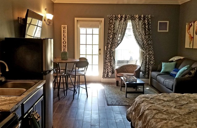 9:Studio Condo @ fabulous Lake Las Vegas - Heated Pool, Hot Tub, Balcony and Gym