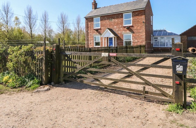 9 Tydd Low Road, TYDD ST MARY