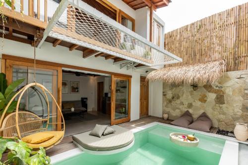 90 SECS TO BEACH - New Pool Loft W/Cinema+Netflix