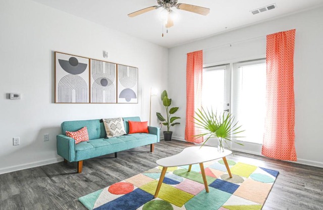 9104- 1 Bed Sleeps 4 -Pool-Gym-Pet-EV