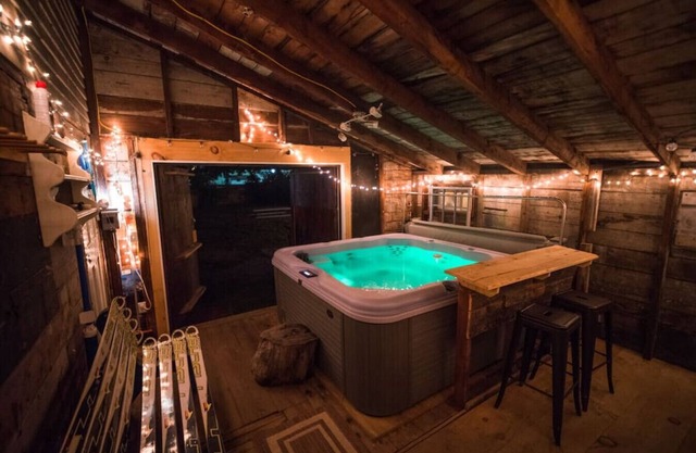 Im Dorf, Whirlpool, Yard Former Ski Lodge zu luxuriösen 8 Schlafzimmer restauriert