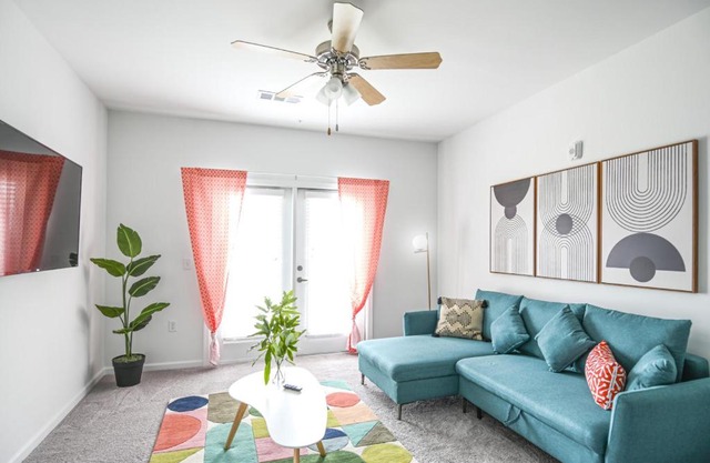 9204- 1 Bed Sleeps 4 -Gym-Pet-EV2-Pool