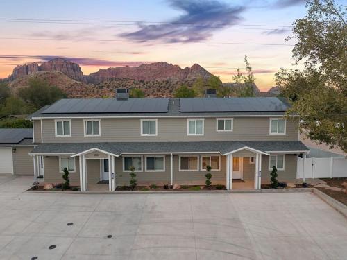 9BR 6BA Amenity Filled with Pool, Sauna, Ping Pong, Game Room and More