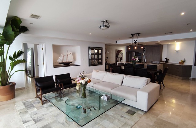9th floor, 4 bedroom. Cielo Apartment - An ocean front dream.
