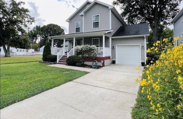 A 3-Bedroom Cozy Cottage - 2 Blocks from the River