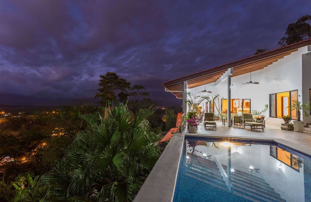 Ein privates Stück Luxus mit 3 Schlafzimmern im Herzen von Manuel Antonio