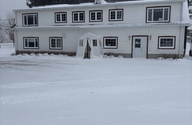 A 4-season haven for families and pets.