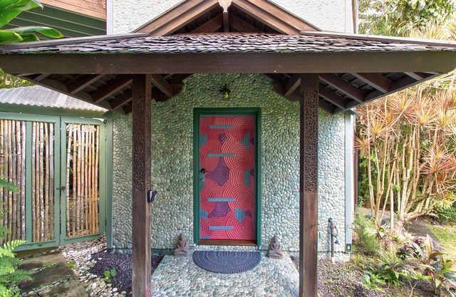 A beautiful Balinese style beach home by the famous Kehena Black Sand Beach