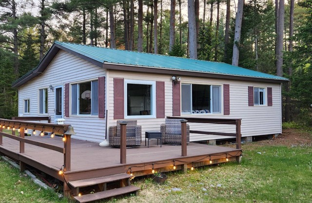 A beautiful cottage nestled in Adirondacks overlooking the peaceful White Lake