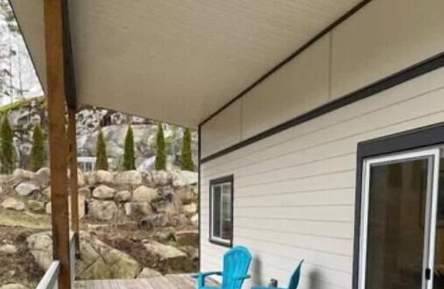 A beautiful summer 1 brm cottage located in Halfmoon Bay Resort fully furnished.