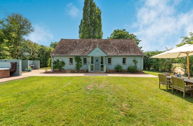 Enchanting Cotswolds Cottage in Oxfordshire