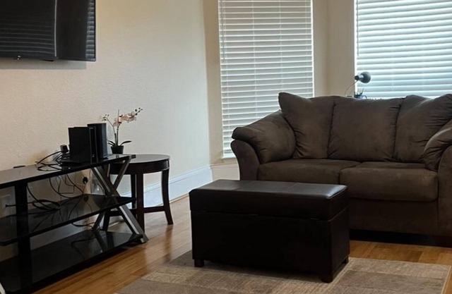 A beautiful Townhome located in North Garland