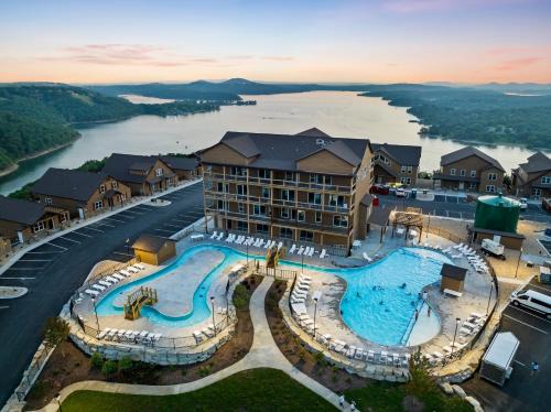 A Birds Eye Bridge View - 5 BDR with Private Hot Tub