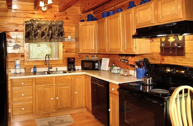 A Bit of Heaven - 2 Bedrooms, 2 Baths, Sleeps 8 Cabin by RedAwning