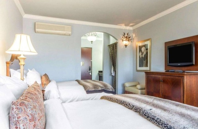 A boutique Bay Area room near SFO