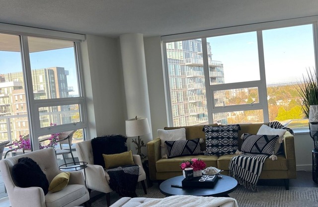 A Brand New Luxury 5 Star Apt in Richmond,200 m from the Skytrain and the Mall.