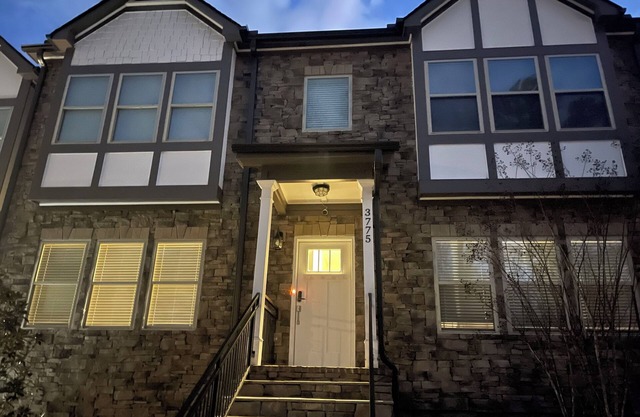 A brand new townhome for cozy getaway and family friendly environment