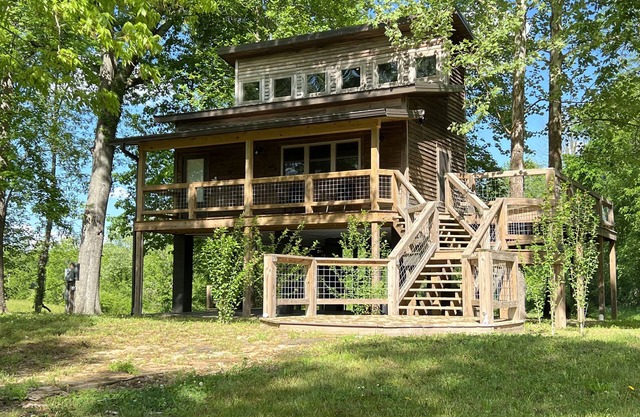 A Cabin in the Trees a Fly Fishing Treehouse, Burkesville, Ky