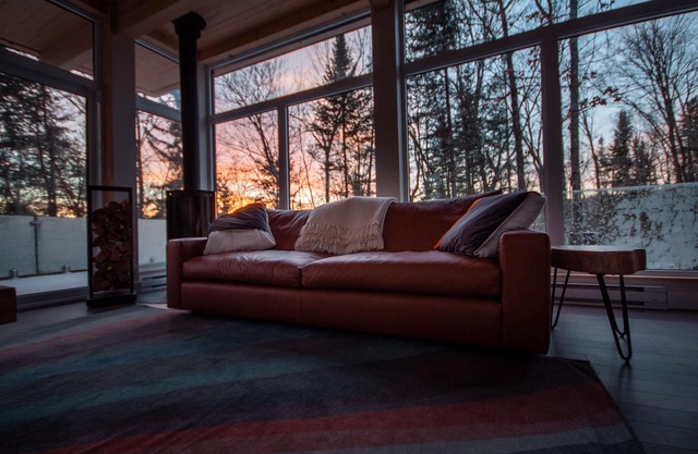 A cabin of windows amongst the trees- 15 mins from Mont Tremblant!